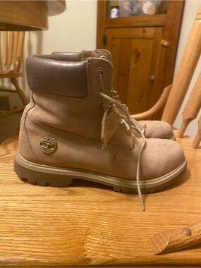 Timberland Premium 6" Waterproof Boots Gold Collar Size 8.5 women’s. Read info